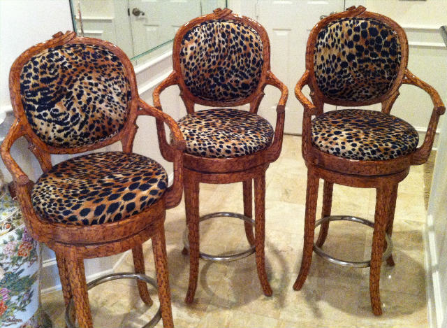 3 leop. suede fabric (chestnut wood) Casa Stradavari bar stools