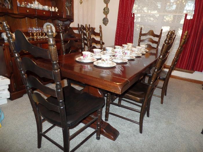 Extra long dinning room table w/2 leaves, 6 chairs and 2 arm chairs - Tea cups are sold