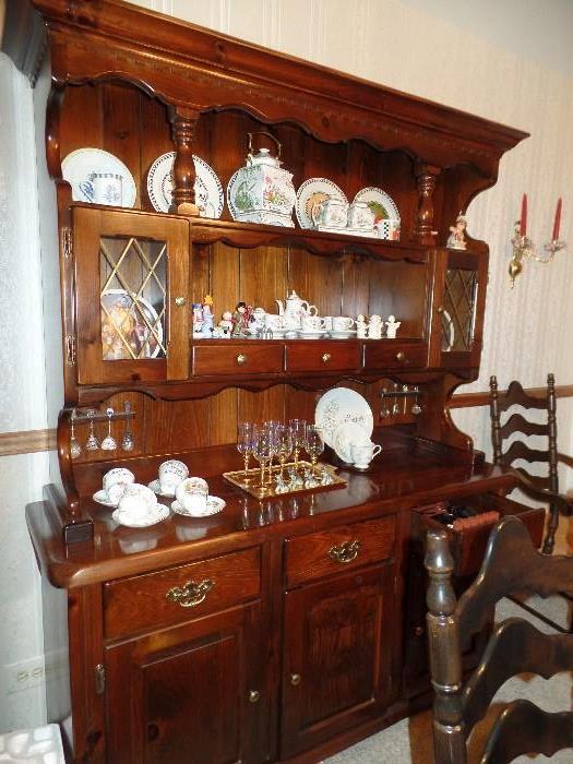 Great Hutch!  need a new dining room set for the holidays?  Take a look.