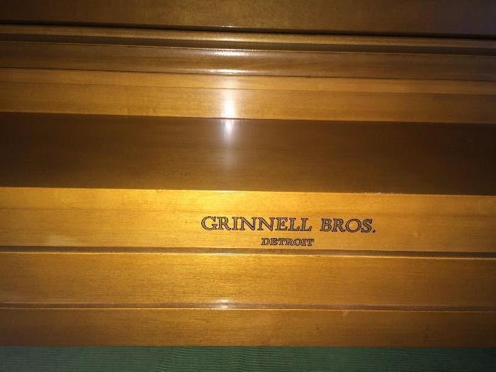 Grinnell piano