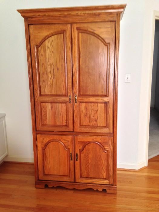 Beautiful armoire. Our interior designer will be on premises to give you upcyle ideas (i.e. shoe closet).