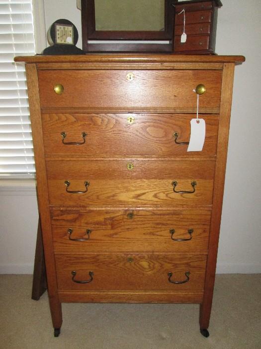 Oak chest of drawers