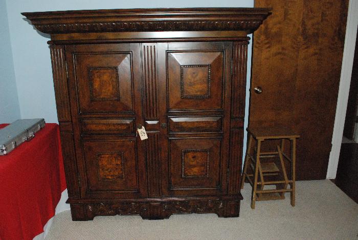 entertainment center-fold back doors  NEED THIS TO SELL -GREATLY REDUCED -QUALITY -HOLDs good sized flat tv