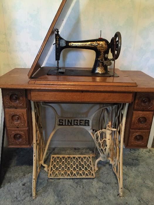 Singer Antique Machine