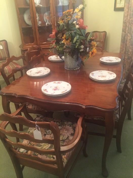 Dining table/6 chairs and matching china cabinet