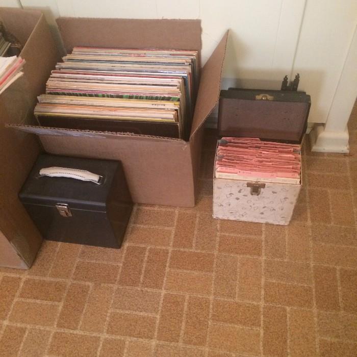 33 records including classical selections; 45 record cases