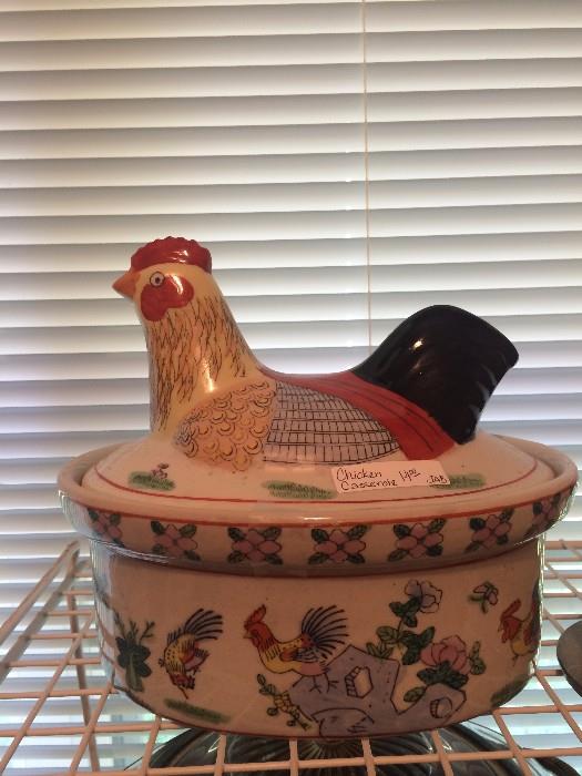 Hen casserole dish with lid