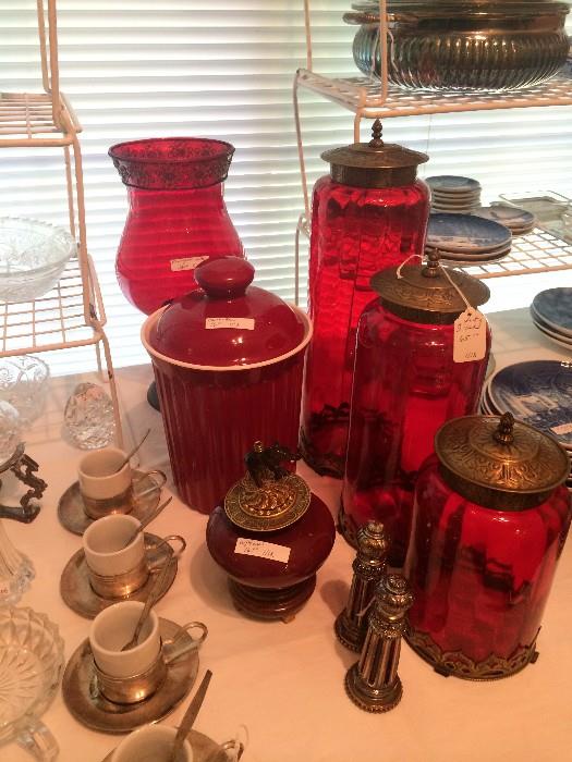Various decorative red items 