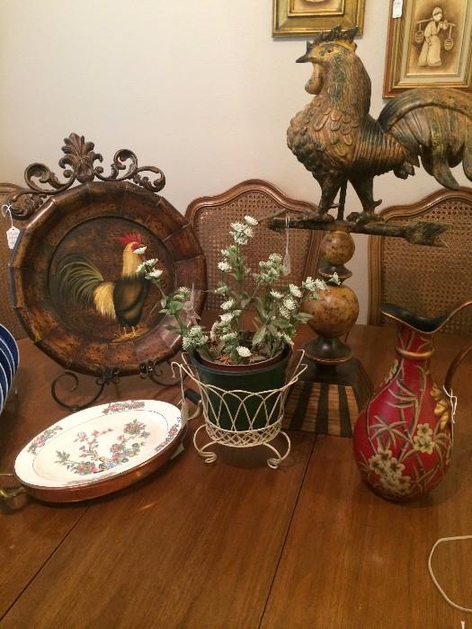 Many decorative items