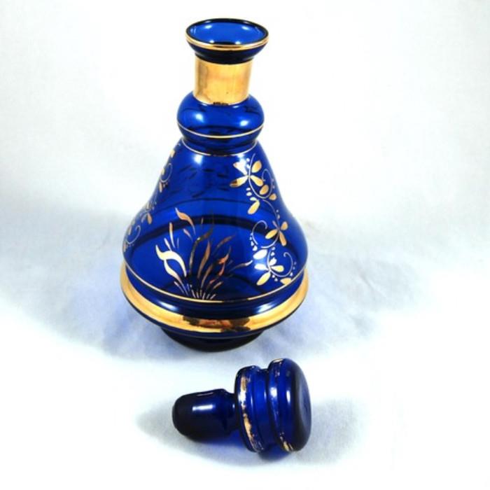 Vintage Bohemian Czechoslovakian Cobalt Blue and Gold Decanter with sanded Stopper
Condition: Good
Shipping: Yes
Size:8" with out stopper