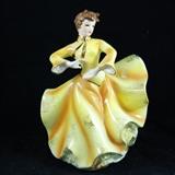 Vintage Lady Dancing Planter, Yellow gown with gold accents, Manufacturer unknown
Condition: Good
Shipping: Yes
Size:8 1/2"