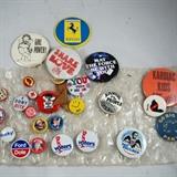 Lot of collectible vintage buttons
Condition: Good
Shipping: Yes
Size:1/2" +