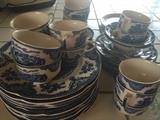 Old Britain Castles pattern English dinner ware set include casseroles, platters, bowls, teapot