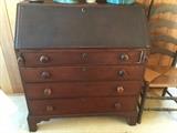 New England (Connecticut), drop front desk with original finish, tall bracket feet, 1780-1810