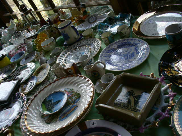 Many ceramic and other smalls