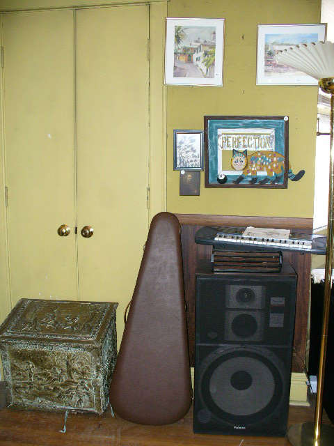 Audio Speaker - Vintage Mexican guitar & Case - Brass Box - Artwork