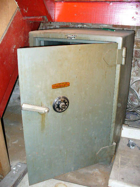 Herring-Hall-Marvin Safe Company Model T20 retailed through John Baumann Safe. St. Louis. We have the combination.

Please Note: This safe is very heavy and there is not a walkout in this home. Suggest a safe moving company remove this purchase for you.
