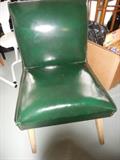 Mid Century Paoli chair (leg needs Repair) Spring Seat