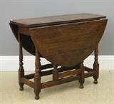 Early 18th century Gate leg drop leaf table