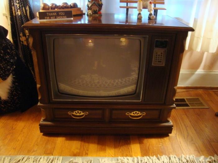 cabinet TV