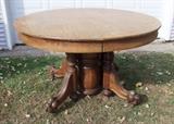 C/1890 Quartered Oak round dining table with 5 Turned Legs 