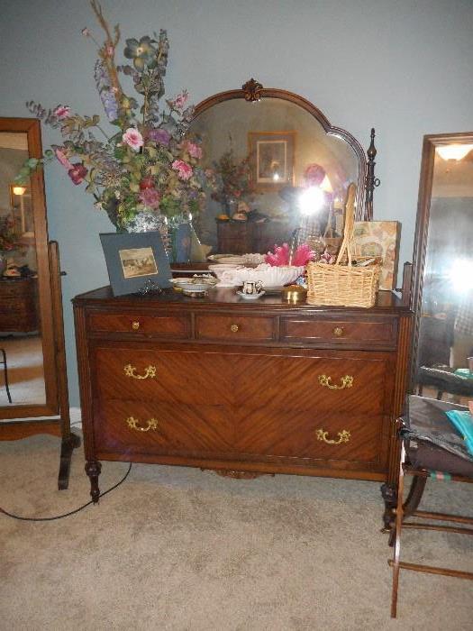 Antique dresser, very good condition