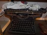 UNDERWOOD TYPEWRITER