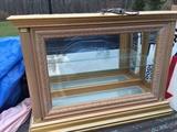 Lighted cabinet in excellent condition