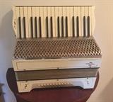 Vintage accordian "MW"