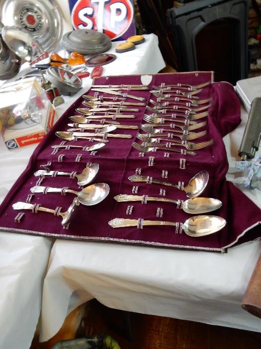 IS SILVER PLATE service for 8