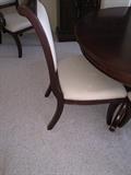 GORGEOUS ROUND DINING ROOM TABLE WITH 6 CHAIRS AND EXTRA LEAF ( SOLID WOOD )