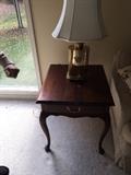 SOLID WOOD CURVED LEGS SIDE TABLE WITH DRAWER