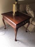 SOLID WOOD CURVED LEGS SIDE TABLE WITH DRAWER