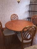 SOLID OAK KITCHEN TABLE WITH 4 CHAIRS ( METAL BOTTOM )