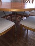 SOLID OAK KITCHEN TABLE WITH 4 CHAIRS ( METAL BOTTOM )