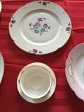ANTIQUE DECORATIVE & COLLECTIBLE PLATES