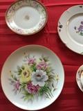ANTIQUE DECORATIVE & COLLECTIBLE PLATES