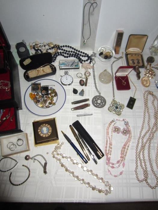 pearls, pens, pocket knives, stop watch, vintage spectacles and more