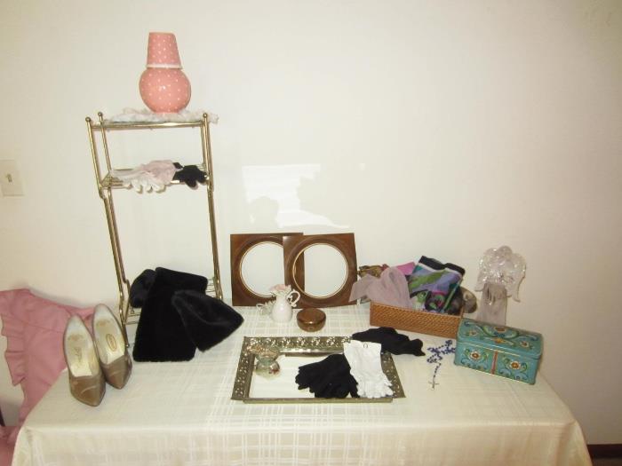 shoes, gloves, ladies' accessories