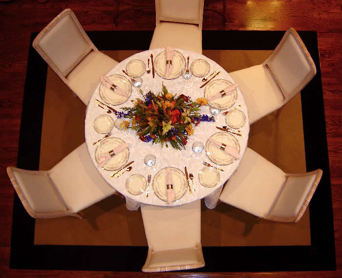 Southeastern Galleries Dining Room table and chairs