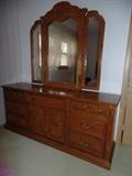 5 Pc bed room set-Ladies Dresser w/3 way mirror - Thomasville