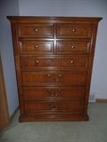 5 Pc bed room set - Man's dresser - Thomasville