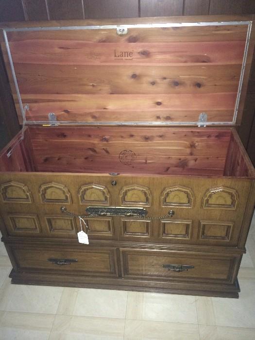 Lane cedar chest with 2 bottom drawers