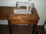 SINGER SEWING MACHINE AND BENCH