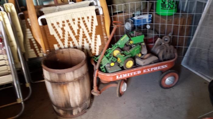 Pulley, Wagon, Wooden Crate Barrel Tractors
