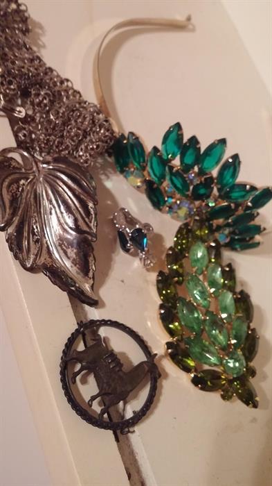 Costume jewelry, probably 10,000 pieces
