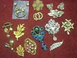Vintage Fashion Jewelry Brooch Lot