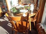 dining table w/maple chairs & leaf
