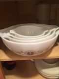 4 bowl nesting set of Pyrex