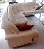 BEAUTIFUL NATUZZI ITALIAN LEATHER SOFA
